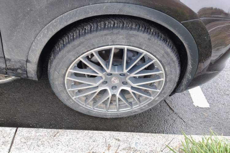 Used Porsche Cayenne 2016 Cayenne 3.0T Right Front Wheel Hub