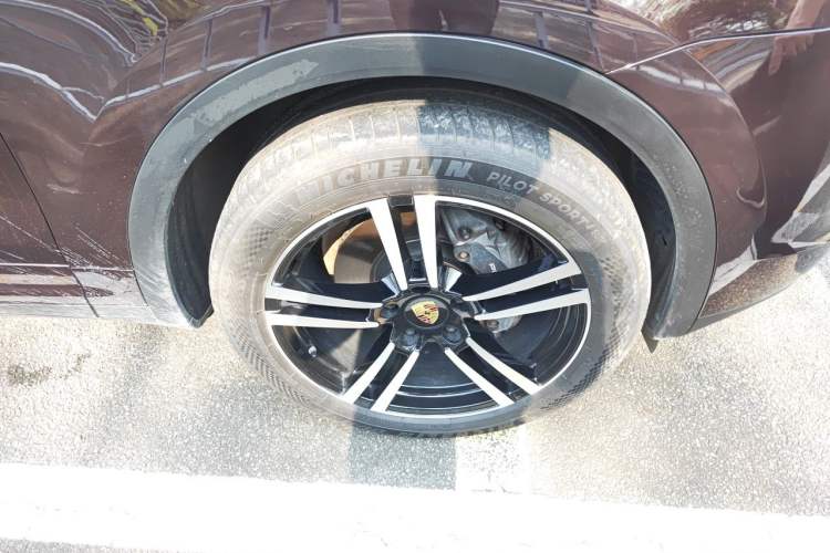 Used Porsche Cayenne 2016 Cayenne 3.0T Right Front Wheel Hub