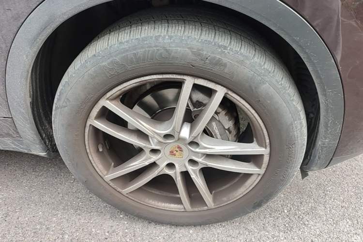 Used Porsche Cayenne 2016 Cayenne 3.0T Right Front Wheel Hub