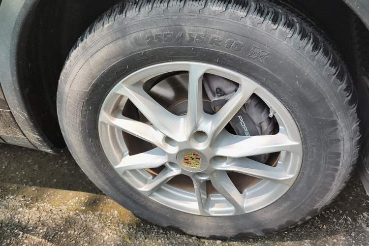 Used Porsche Cayenne 2016 Cayenne 3.0T Right Front Wheel Hub