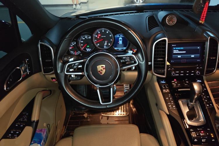Used Porsche Cayenne 2016 Cayenne Platinum Edition 3.0T Steering Wheel