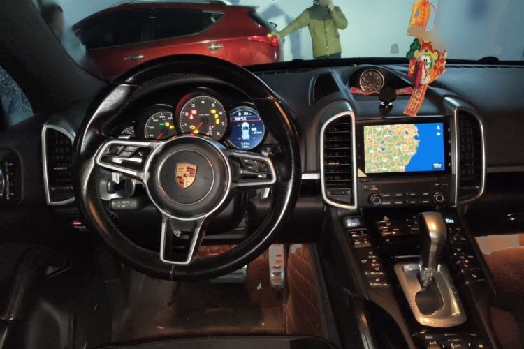 Used Porsche Cayenne 2016 Cayenne Platinum Edition 3.0T Steering Wheel