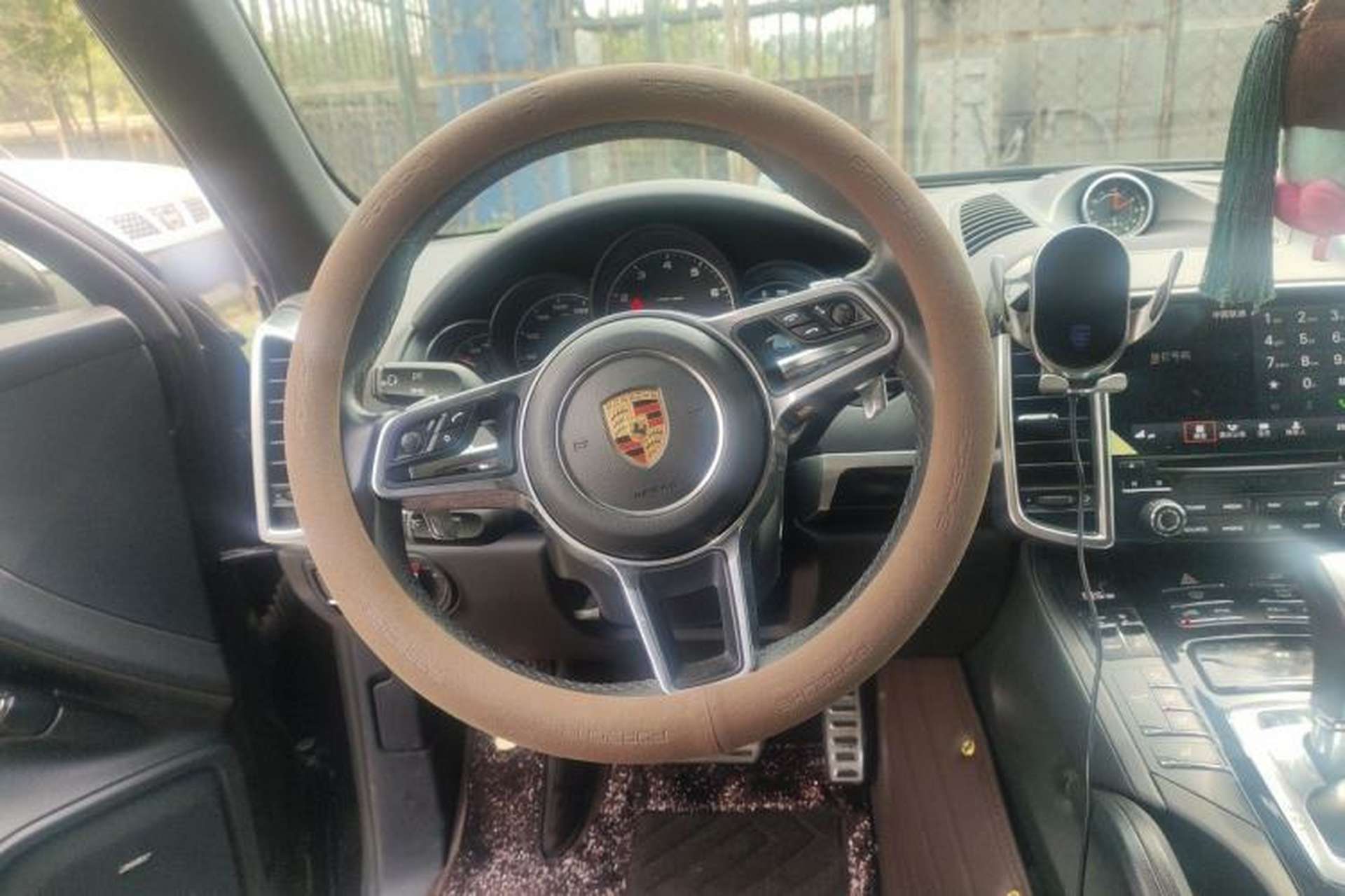 Used Porsche Cayenne 2016 Cayenne Platinum Edition 3.0T Steering Wheel