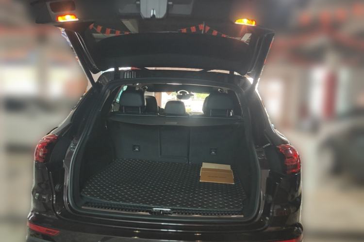 Used Porsche Cayenne 2016 Cayenne Platinum Edition 3.0T Trunk