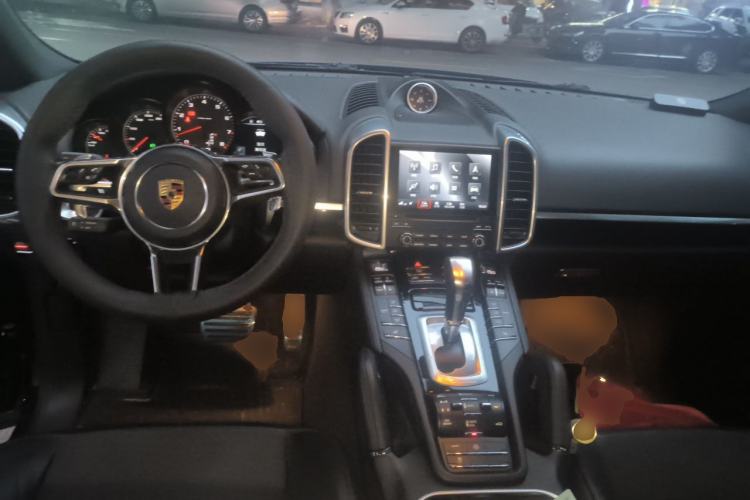 Used Porsche Cayenne 2016 Cayenne Platinum Edition 3.0T Center Console