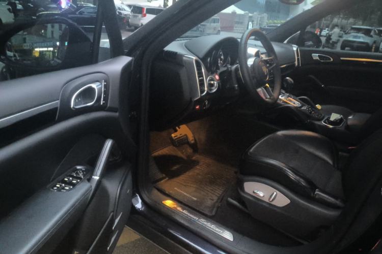 Used Porsche Cayenne 2016 Cayenne Platinum Edition 3.0T Driver Seat