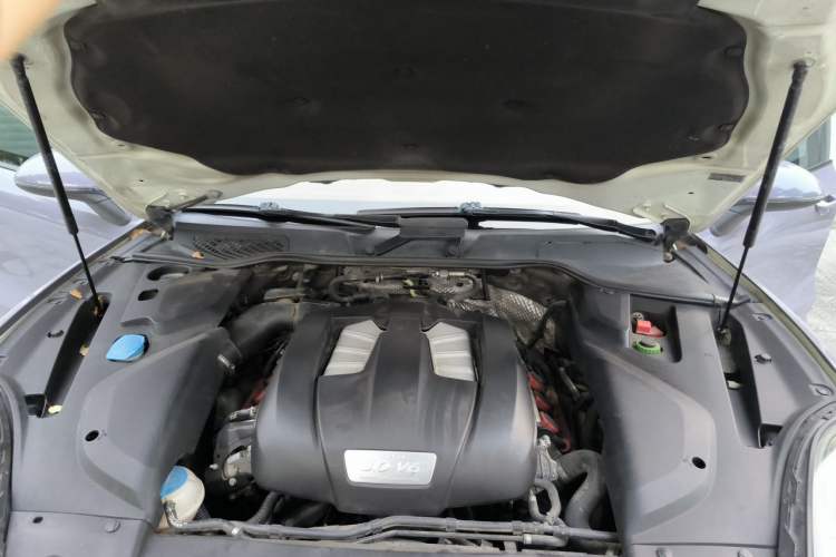Used Porsche Cayenne 2016 Cayenne 3.0T Engine Bay