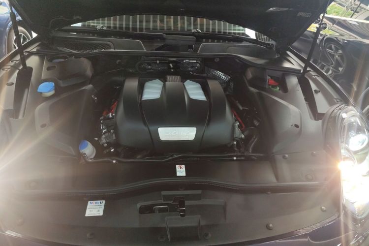 Used Porsche Cayenne 2016 Cayenne Platinum Edition 3.0T Engine Bay