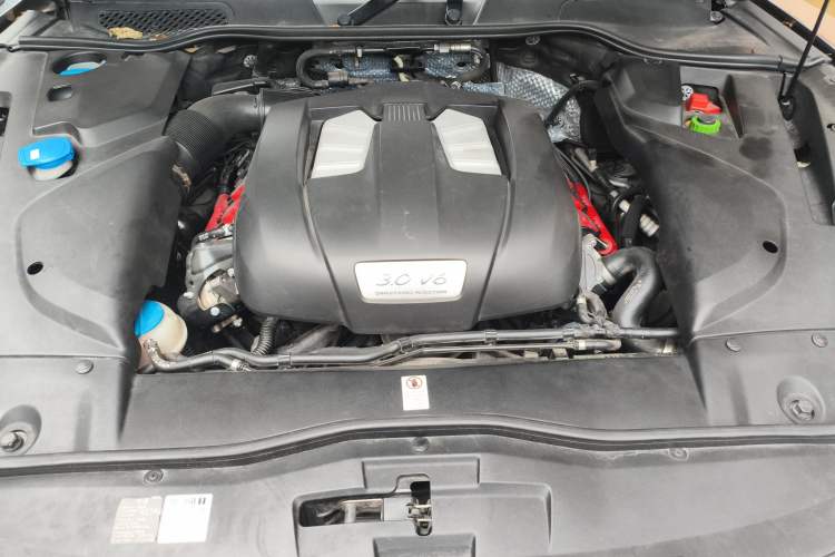 Used Porsche Cayenne 2016 Cayenne 3.0T Engine Bay