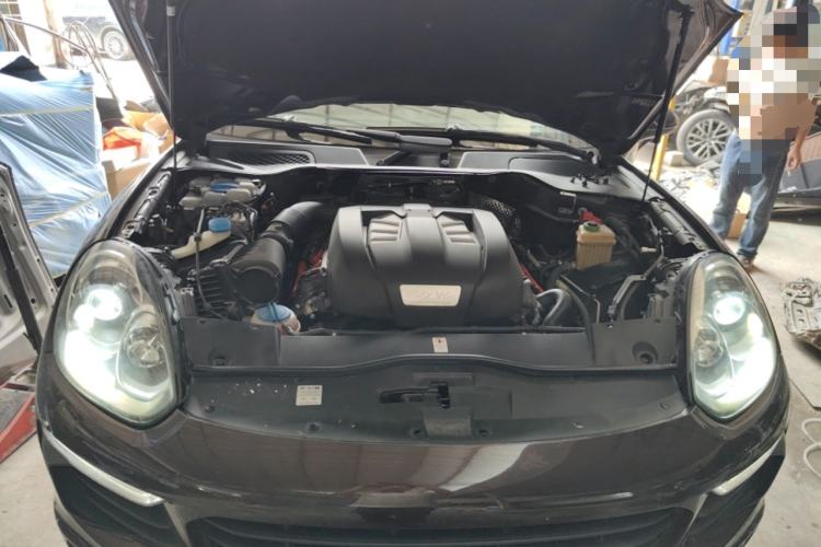Used Porsche Cayenne 2016 Cayenne 3.0T Engine Bay