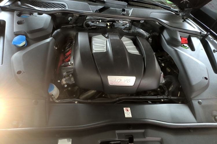 Used Porsche Cayenne 2016 Cayenne 3.0T Engine Bay