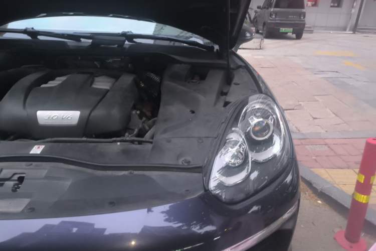 Used Porsche Cayenne 2016 Cayenne Platinum Edition 3.0T Engine Bay Left