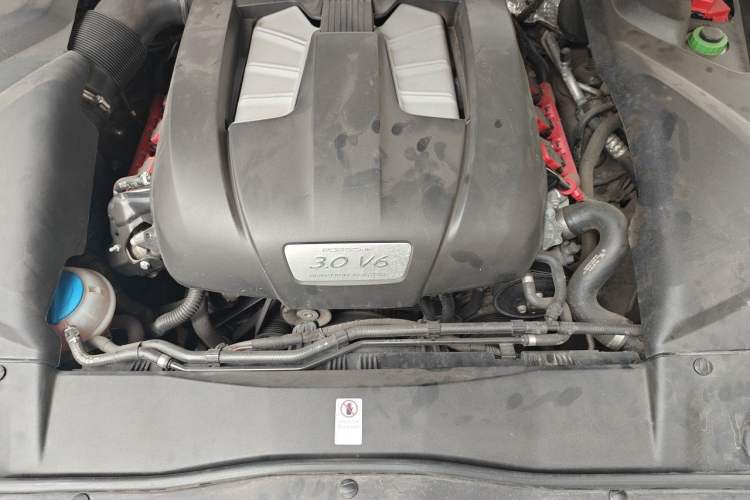 Used Porsche Cayenne 2016 Cayenne 3.0T Engine Bay