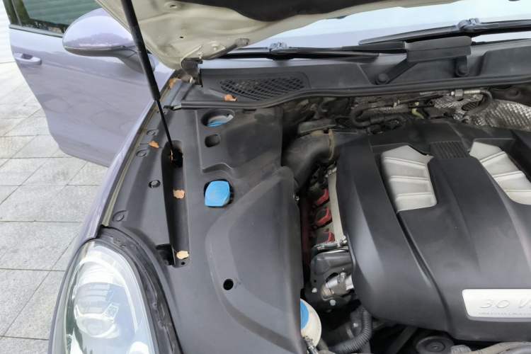 Used Porsche Cayenne 2016 Cayenne 3.0T Engine Bay Right