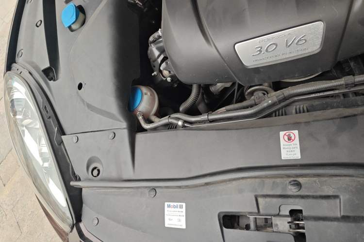Used Porsche Cayenne 2016 Cayenne 3.0T Engine Bay Right