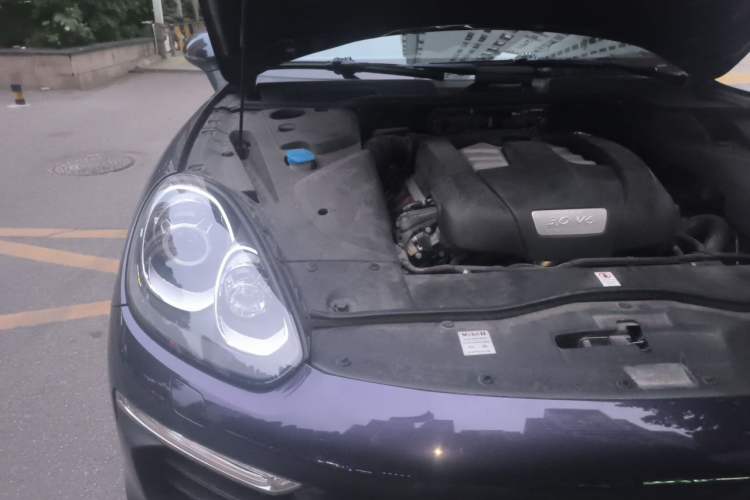 Used Porsche Cayenne 2016 Cayenne Platinum Edition 3.0T Engine Bay Right