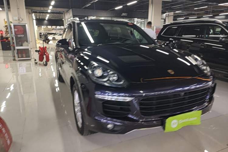 Used Porsche Cayenne 2016 Cayenne Platinum Edition 3.0T Front Right 45 Deg