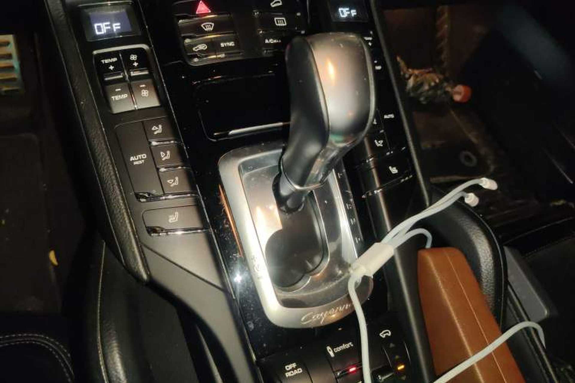 Used Porsche Cayenne 2016 Cayenne Platinum Edition 3.0T Gear Lever