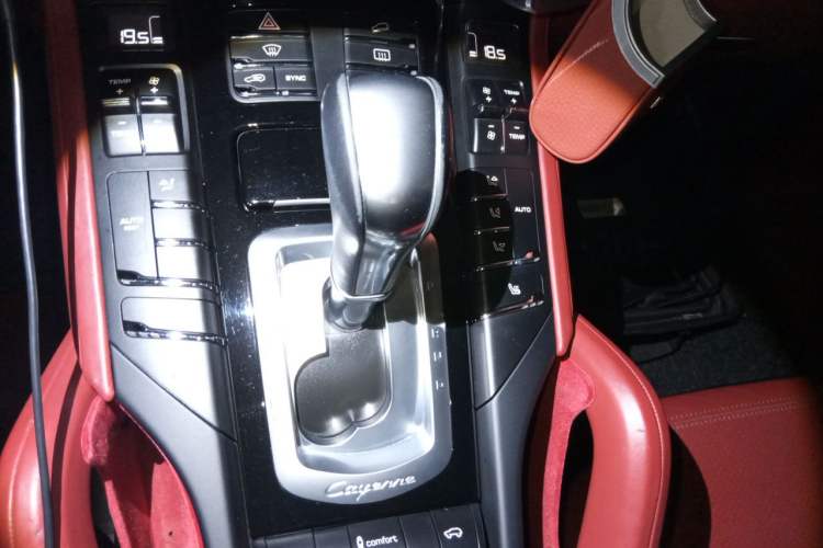 Used Porsche Cayenne 2016 Cayenne Platinum Edition 3.0T Gear Lever