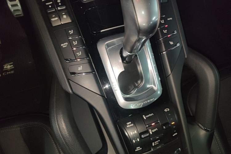 Used Porsche Cayenne 2016 Cayenne Platinum Edition 3.0T Gear Lever