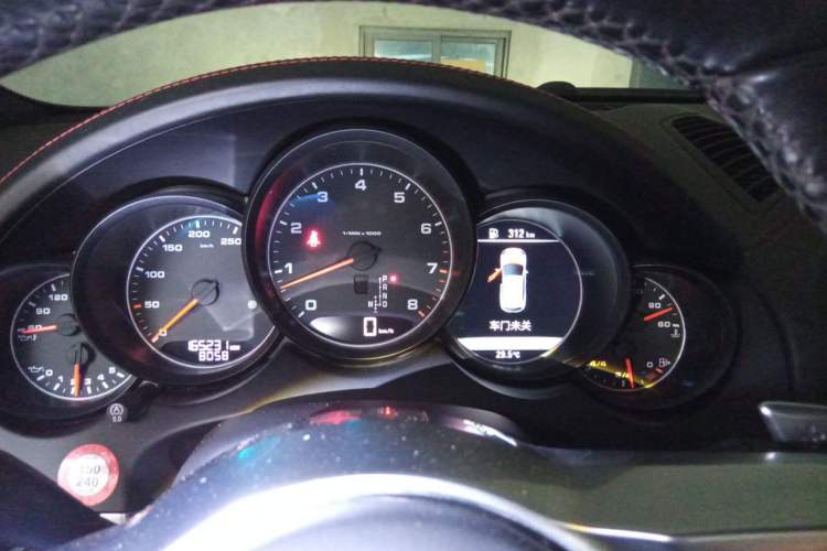 Used Porsche Cayenne 2016 Cayenne Platinum Edition 3.0T Instrument Cluster