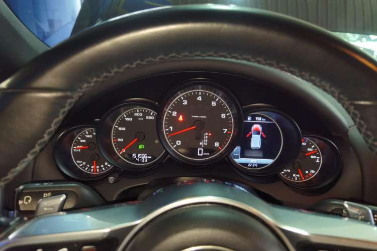 Used Porsche Cayenne 2016 Cayenne Platinum Edition 3.0T Instrument Cluster