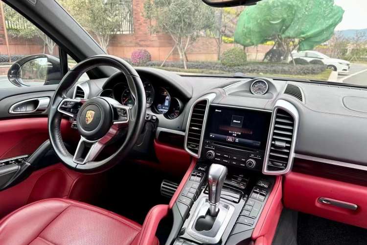 Used Porsche Cayenne 2016 Cayenne Platinum Edition 3.0T Interior 2
