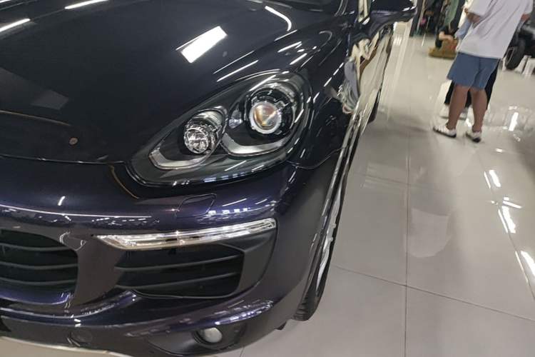 Used Porsche Cayenne 2016 Cayenne Platinum Edition 3.0T Left Front Headlight