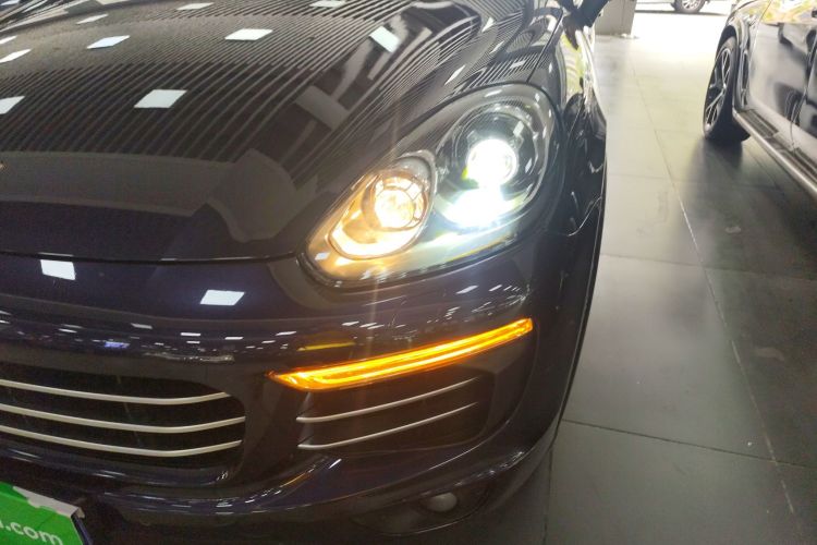 Used Porsche Cayenne 2016 Cayenne Platinum Edition 3.0T Left Front Headlight