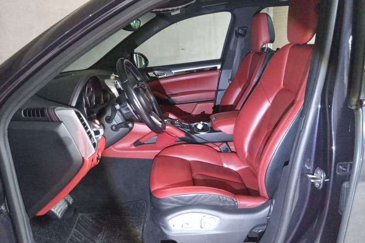 Used Porsche Cayenne 2016 Cayenne Platinum Edition 3.0T Left Front Seat