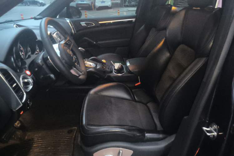 Used Porsche Cayenne 2016 Cayenne Platinum Edition 3.0T Left Front Seat