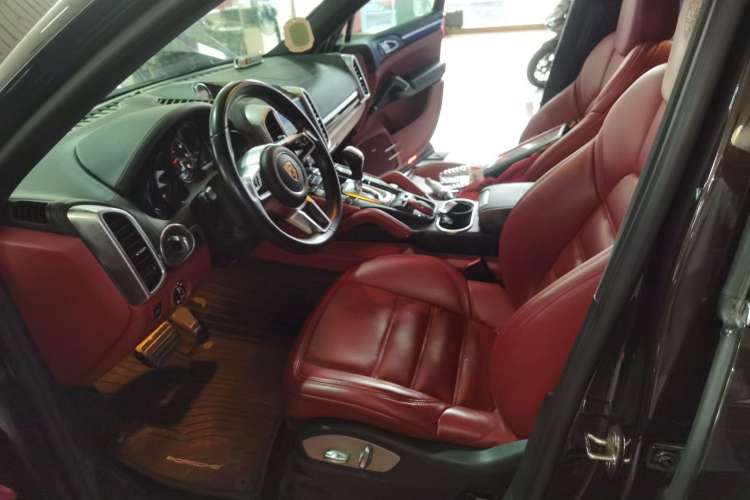 Used Porsche Cayenne 2016 Cayenne Platinum Edition 3.0T Left Front Seat