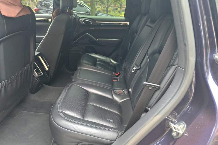 Used Porsche Cayenne 2016 Cayenne Platinum Edition 3.0T Left Rear Seat