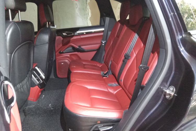 Used Porsche Cayenne 2016 Cayenne Platinum Edition 3.0T Left Rear Seat