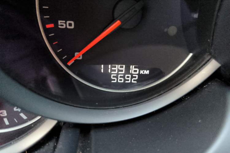 Used Porsche Cayenne 2016 Cayenne 3.0T Odometer Close Up