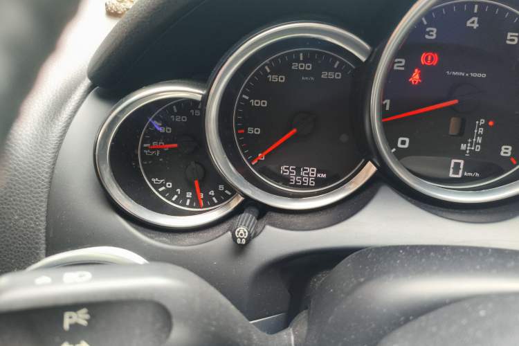 Used Porsche Cayenne 2016 Cayenne 3.0T Odometer Close Up