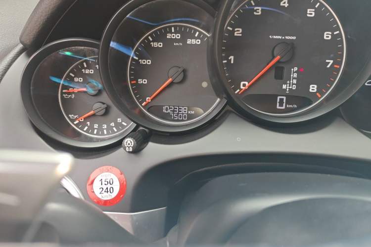 Used Porsche Cayenne 2016 Cayenne 3.0T Odometer Close Up