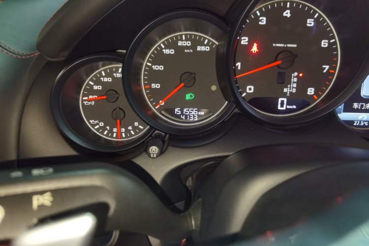 Used Porsche Cayenne 2016 Cayenne Platinum Edition 3.0T Odometer Close Up