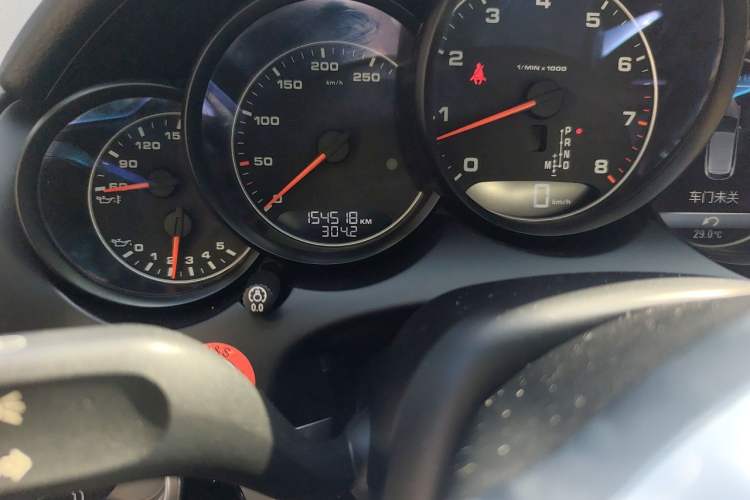 Used Porsche Cayenne 2016 Cayenne 3.0T Odometer Close Up