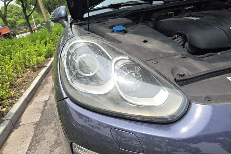 Used Porsche Cayenne 2016 Cayenne Platinum Edition 3.0T Right Front Headlight