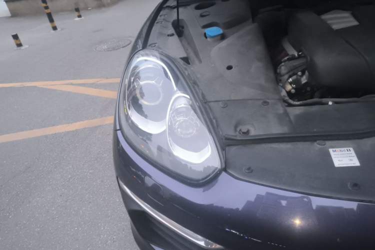 Used Porsche Cayenne 2016 Cayenne Platinum Edition 3.0T Right Front Headlight