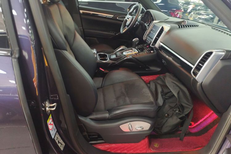 Used Porsche Cayenne 2016 Cayenne Platinum Edition 3.0T Right Front Seat