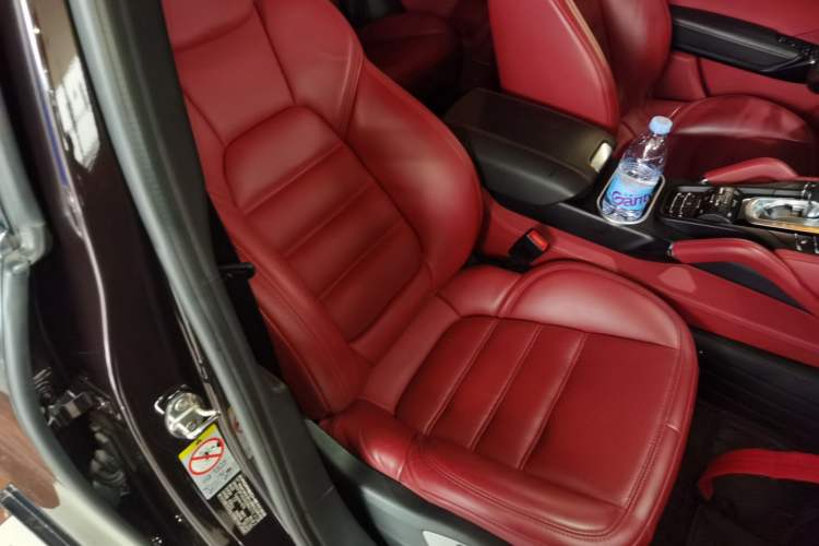 Used Porsche Cayenne 2016 Cayenne Platinum Edition 3.0T Right Front Seat