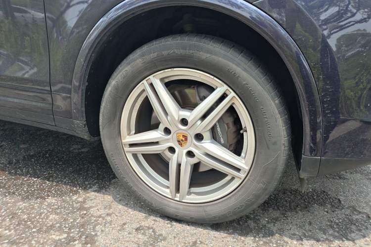 Used Porsche Cayenne 2016 Cayenne Platinum Edition 3.0T Right Front Wheel Hub