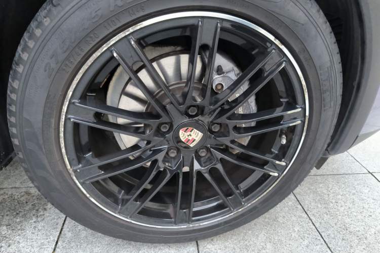 Used Porsche Cayenne 2016 Cayenne 3.0T Right Front Wheel Hub