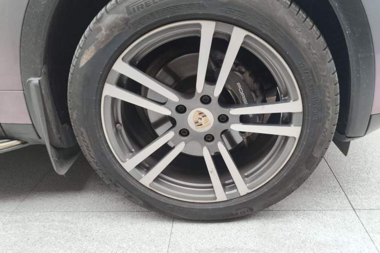 Used Porsche Cayenne 2016 Cayenne 3.0T Right Front Wheel Hub