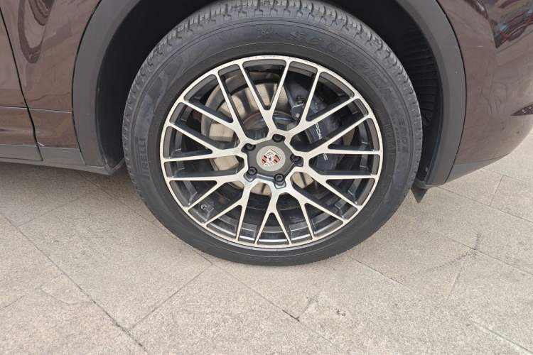 Used Porsche Cayenne 2016 Cayenne 3.0T Right Front Wheel Hub
