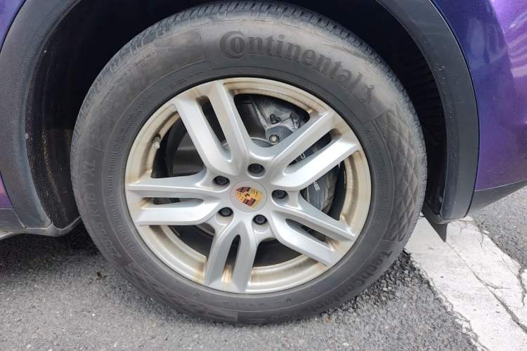 Used Porsche Cayenne 2016 Cayenne 3.0T Right Front Wheel Hub