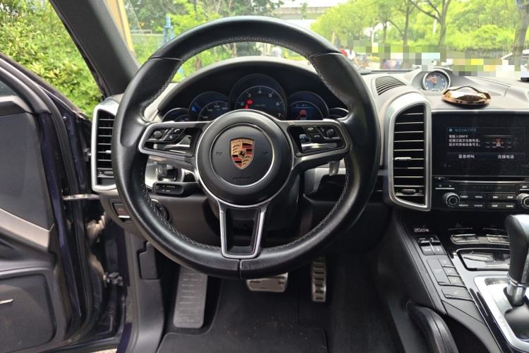 Used Porsche Cayenne 2016 Cayenne Platinum Edition 3.0T Steering Wheel