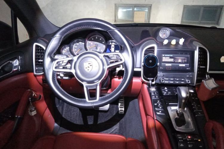 Used Porsche Cayenne 2016 Cayenne Platinum Edition 3.0T Steering Wheel
